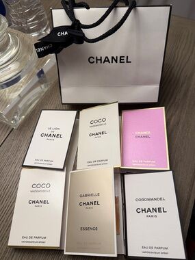 CHANEL Mini Perfume Sampler Set — White, Pink, Gold Accents